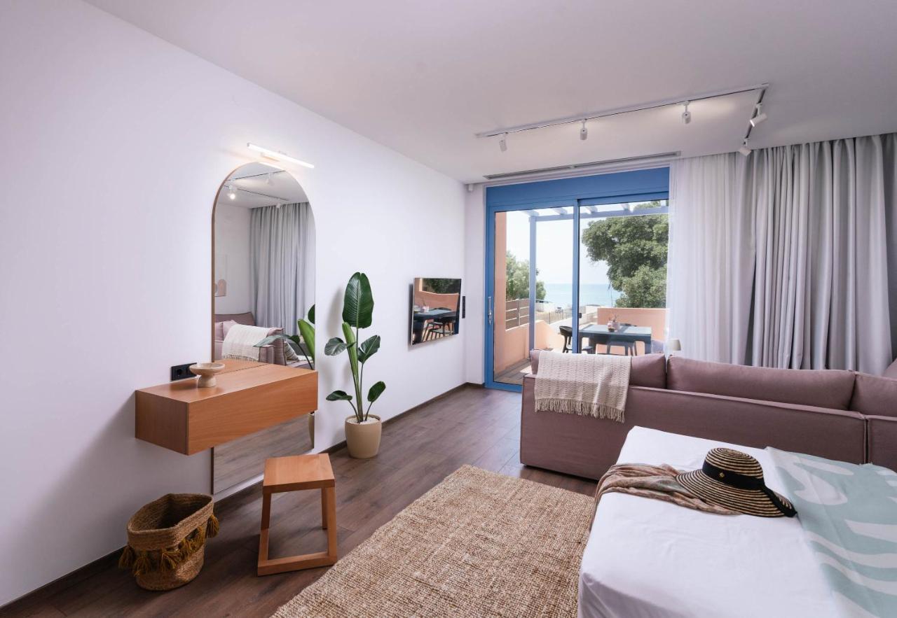Suites De Luxe Katerina Kokkinos Pirgos Luaran gambar